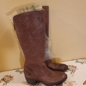 Born leather boots. Size 6